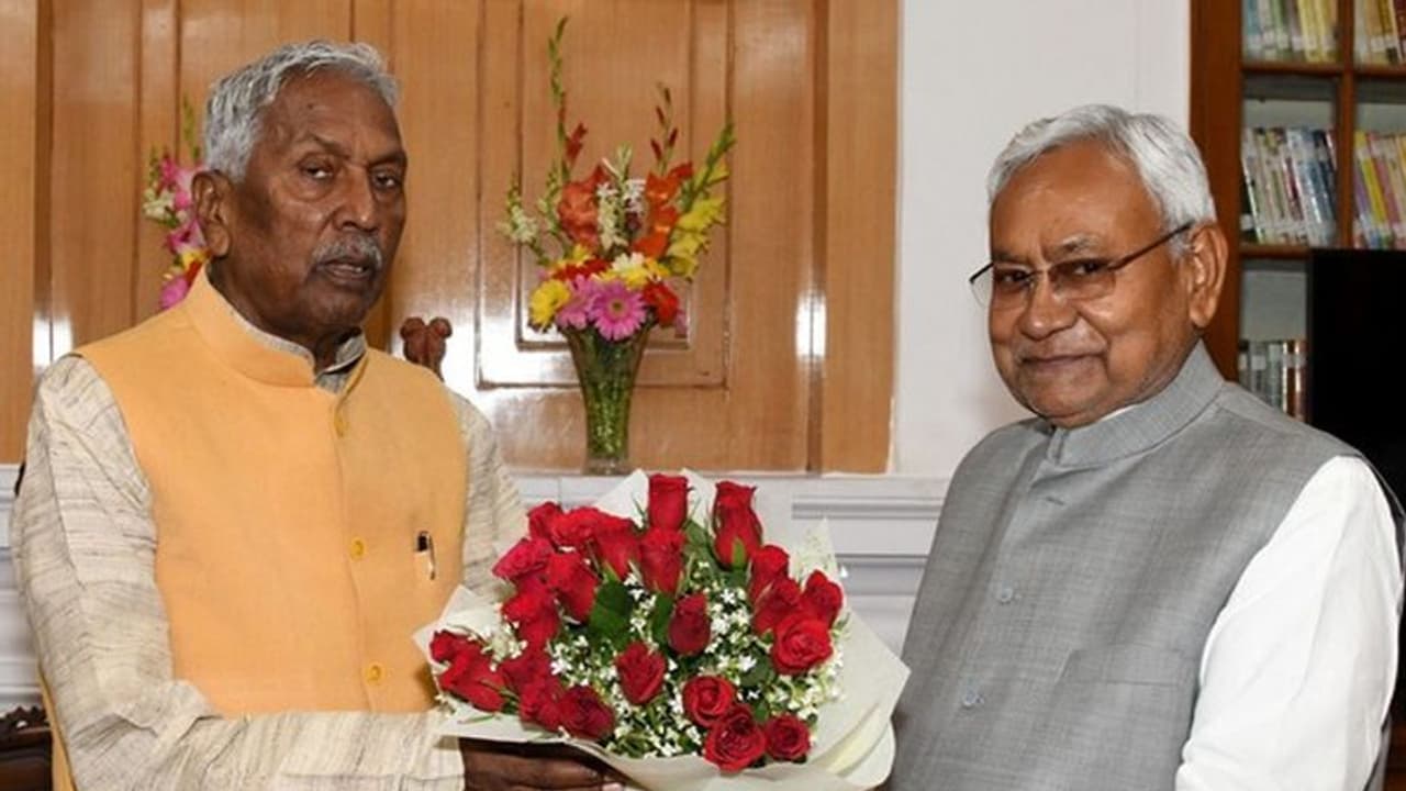 बिहार से बड़ी खबर: सीएम नीतीश कुमार ने दिया इस्तीफा, RJD के साथ बनाएंगे सरकार बिहार से बड़ी खबर: सीएम नीतीश कुमार ने दिया इस्तीफा, RJD के साथ बनाएंगे सरकार