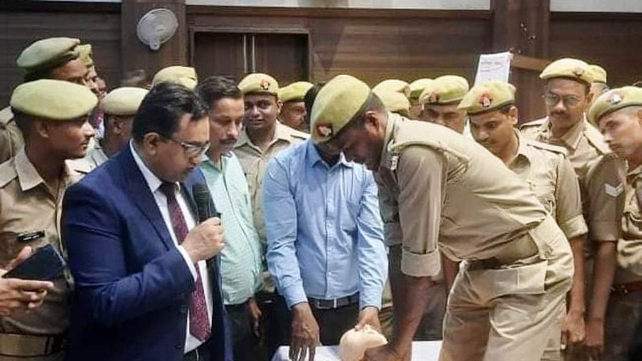 ईच वन, सेव वन 2022ः कानून व्यवस्था के साथ अब जान भी बचायेगी यूपीपी, बनेगी फर्स्ट रिस्पॉन्डर ईच वन, सेव वन 2022ः कानून व्यवस्था के साथ अब जान भी बचायेगी यूपीपी, बनेगी फर्स्ट रिस्पॉन्डर