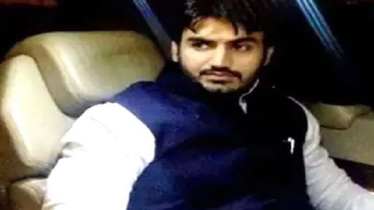 श्रीकांत से परेशान महिलाओं ने बयां किया अपना दर्द, बाउंसर के साथ स्विमिंग एरिया में घुस जाता था त्यागी