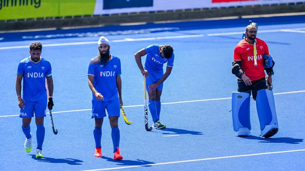 Hockey World Cup 2023: हॉकी टीम के सपोर्ट में उतरे सिंगर सुखविंदर, चक दे इंडिया गाकर खिलाड़ियों में भरा जोश Hockey World Cup 2023: हॉकी टीम के सपोर्ट में उतरे सिंगर सुखविंदर, चक दे इंडिया गाकर खिलाड़ियों में भरा जोश