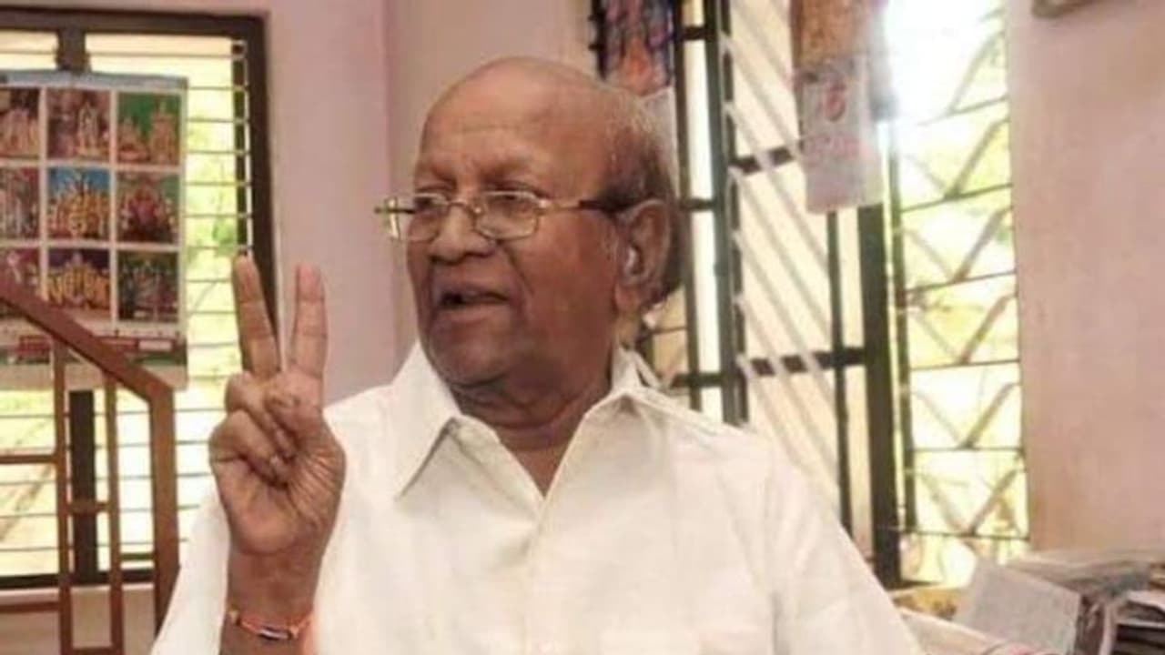 அதிமுகவின் முதல் எம்.பி.. எம்ஜிஆரின் படைத்தளபதி மாயத்தேவர் மறைந்தார்..சோகத்தில் அதிமுக. அதிமுகவின் முதல் எம்.பி.. எம்ஜிஆரின் படைத்தளபதி மாயத்தேவர் மறைந்தார்..சோகத்தில் அதிமுக.