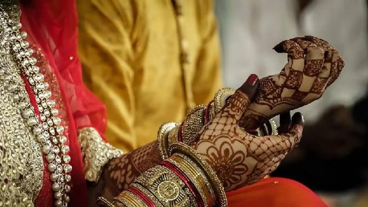 ಮದ್ವೆಗೆ ಬಾರದ ಕೊಲೀಗ್ಸ್, ಸಿಟ್ಟಿನಿಂದ ಕೆಲಸಕ್ಕೆ ರಾಜೀನಾಮೆ ನೀಡಿದ ಮಹಿಳೆ ! ಮದ್ವೆಗೆ ಬಾರದ ಕೊಲೀಗ್ಸ್, ಸಿಟ್ಟಿನಿಂದ ಕೆಲಸಕ್ಕೆ ರಾಜೀನಾಮೆ ನೀಡಿದ ಮಹಿಳೆ !