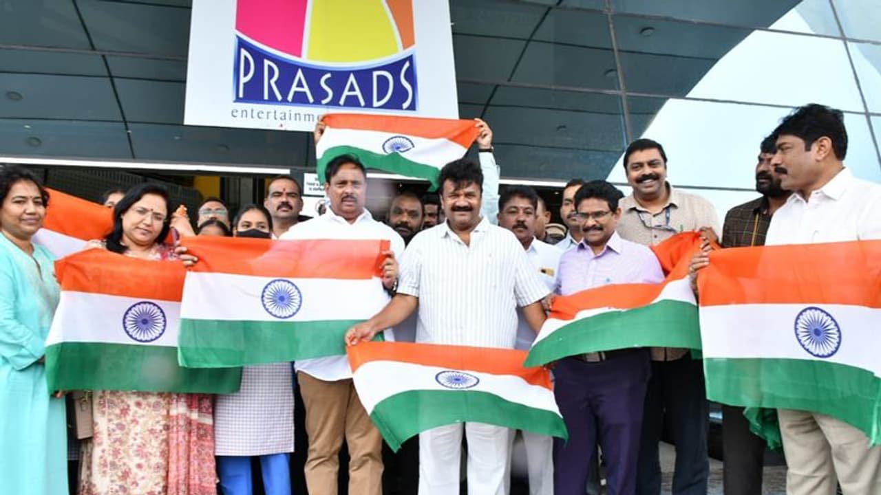 National flags: 1.20 కోట్ల జాతీయ జెండాల పంపిణీని ప్రారంభించిన తెలంగాణ స‌ర్కారు