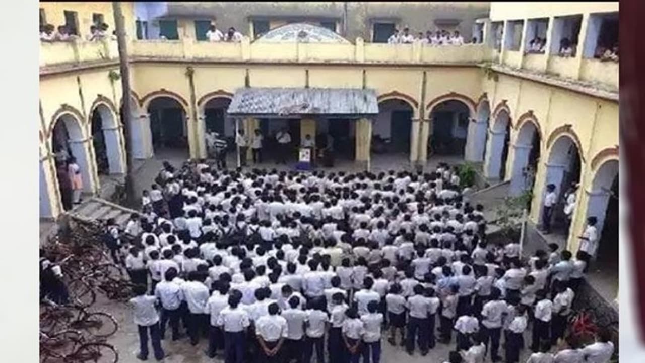 উচ্চমাধ্যমিকের ফলাফলে চমক! রাজ্যে প্রথমবার রিভিউ করিয়ে মেধাতালিকায় স্থান ছাত্রের উচ্চমাধ্যমিকের ফলাফলে চমক! রাজ্যে প্রথমবার রিভিউ করিয়ে মেধাতালিকায় স্থান ছাত্রের