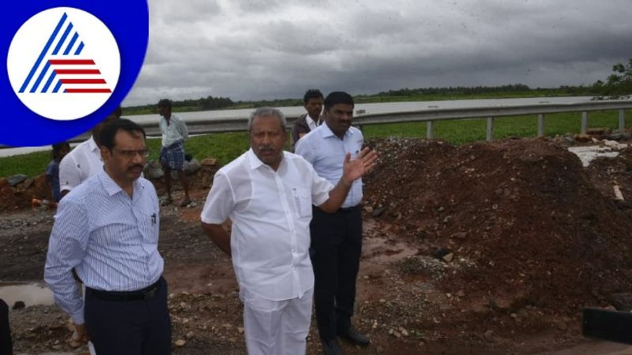 ದಾವಣಗೆರೆ ಜಿಲ್ಲಾ ಉಸ್ತುವಾರಿ ಸಚಿವರ ಕಾಟಾಚಾರದ ಮಳೆ ಹಾನಿ ವಿಸಿಟ್! ದಾವಣಗೆರೆ ಜಿಲ್ಲಾ ಉಸ್ತುವಾರಿ ಸಚಿವರ ಕಾಟಾಚಾರದ ಮಳೆ ಹಾನಿ ವಿಸಿಟ್!