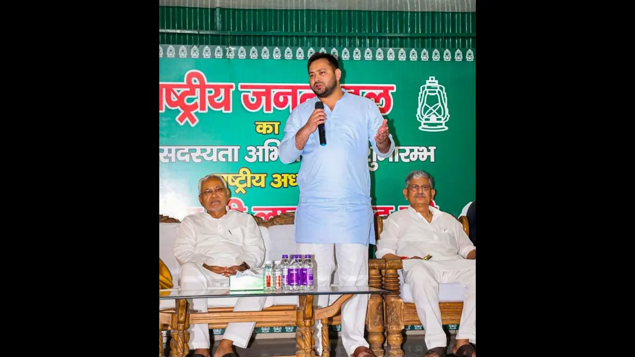 तेजस्वी यादव ने RJD कोटे के मंत्रियों को दिया मंत्र, कहा इन 6 प्वाइंट को ध्यान में रखकर करें काम तेजस्वी यादव ने RJD कोटे के मंत्रियों को दिया मंत्र, कहा इन 6 प्वाइंट को ध्यान में रखकर करें काम