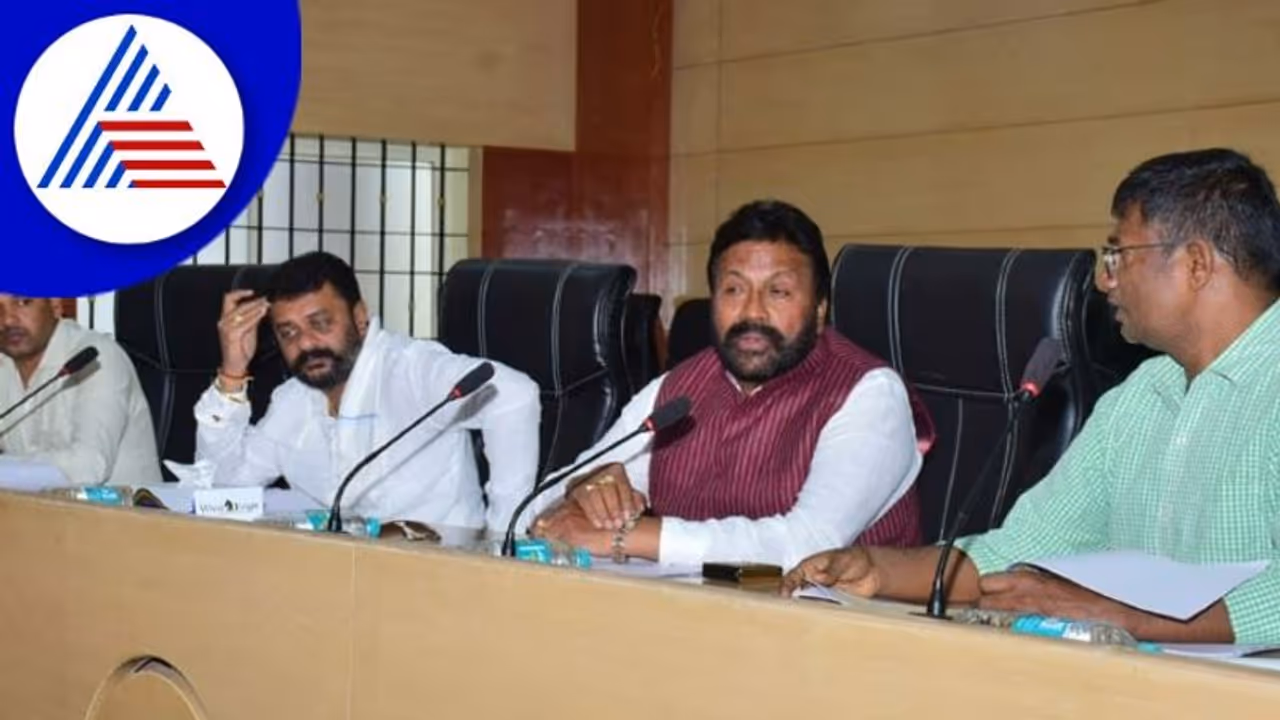 Dharwad; ಮುಂಗಾರು ಮಳೆ 89 ಸಾವಿರ ಹೆಕ್ಟೇರ್ ಕೃಷಿ ಬೆಳೆ ಹಾನಿ Dharwad; ಮುಂಗಾರು ಮಳೆ 89 ಸಾವಿರ ಹೆಕ್ಟೇರ್ ಕೃಷಿ ಬೆಳೆ ಹಾನಿ