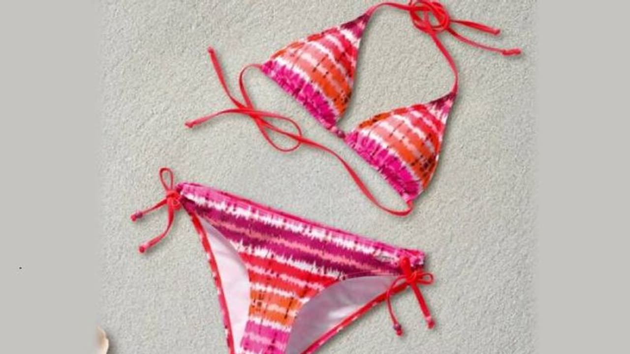  അധ്യാപികയുടെ ബിക്കിനി ചിത്രങ്ങൾ മകൻ കണ്ടെന്ന് രക്ഷിതാവിന്റെ പരാതി, അധ്യാപികയെ പുറത്താക്കി കോളേജ്