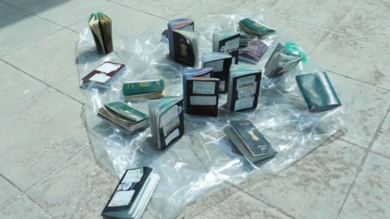 യുഎഇയിലെ പ്രളയത്തില്‍ പാസ്‍പോര്‍ട്ട് നഷ്‍ടമായ ഇന്ത്യക്കാര്‍ക്ക് ഫീസ് ഈടാക്കാതെ പുതിയ പാസ്‍പോര്‍ട്ട് നല്‍കും