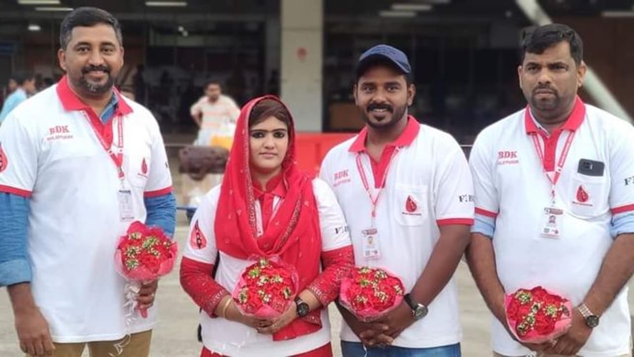 കടൽ കടന്ന രക്തദാനം; ഏഴു വയസ്സുകാരന്റെ ജീവൻ രക്ഷിച്ച് മലയാളി സംഘം സൗദിയിൽ നിന്ന് തിരിച്ചെത്തി കടൽ കടന്ന രക്തദാനം; ഏഴു വയസ്സുകാരന്റെ ജീവൻ രക്ഷിച്ച് മലയാളി സംഘം സൗദിയിൽ നിന്ന് തിരിച്ചെത്തി
