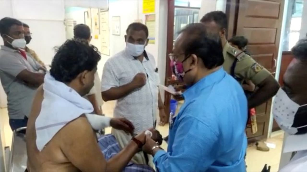 കേസുകൾ ഒഴിവാക്കണം, സ്റ്റേഷൻ വളപ്പിൽ പ്രതിയുടെ ആത്മഹത്യാശ്രമം, വീണ്ടും കേസെടുത്ത് പൊലീസ്