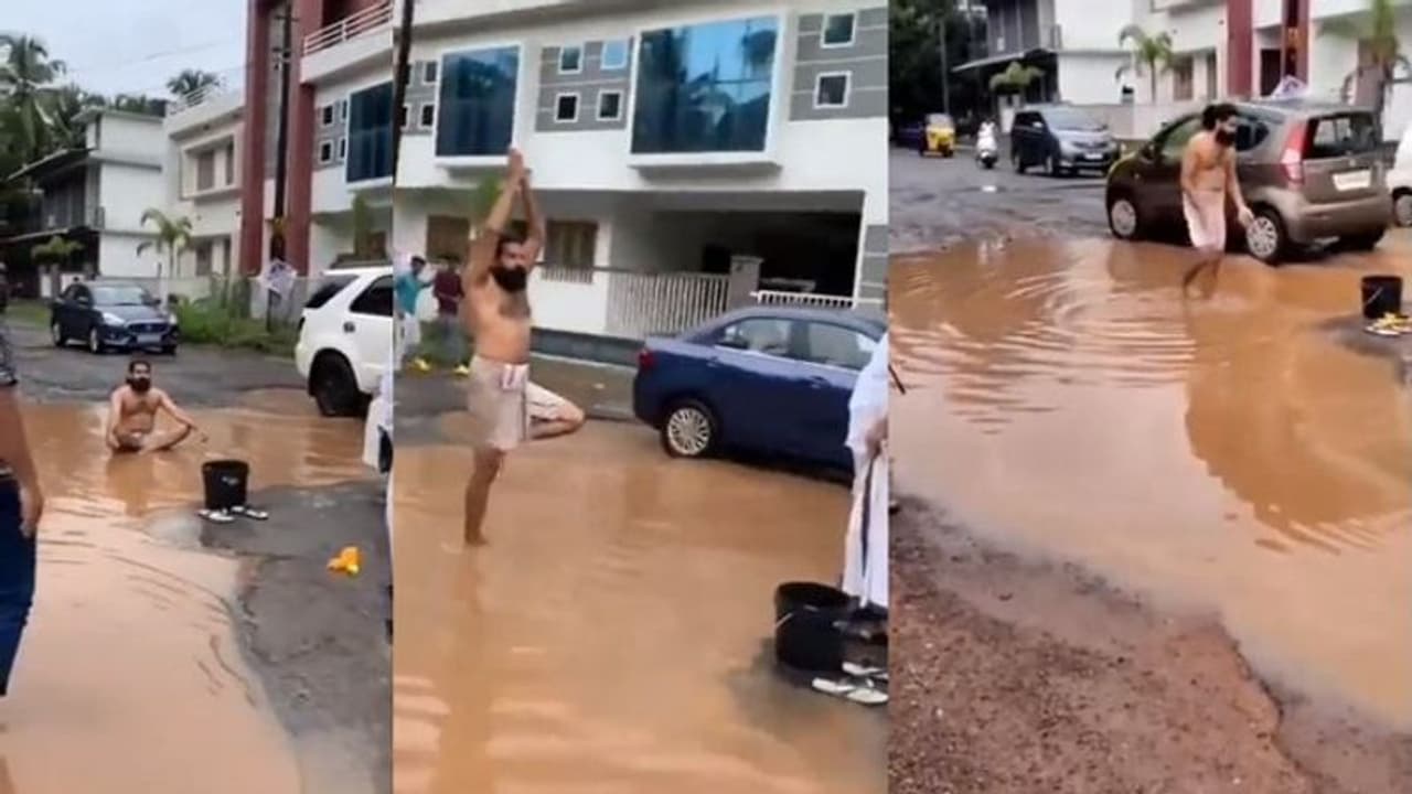 రోడ్డుమీది గుంతలోనే స్నానం, యోగా... రోడ్ల దుస్థితిపై వినూత్న నిరసన..