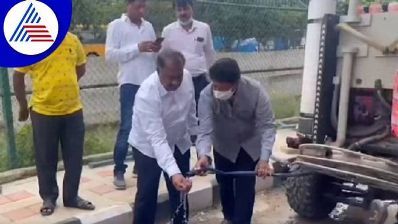 ಚರಂಡಿ ನೀರನ್ನು ಕುಡಿಯುವ ನೀರಾಗಿಸುವ ಯಂತ್ರ ಬಂತು..! ಚರಂಡಿ ನೀರನ್ನು ಕುಡಿಯುವ ನೀರಾಗಿಸುವ ಯಂತ್ರ ಬಂತು..!