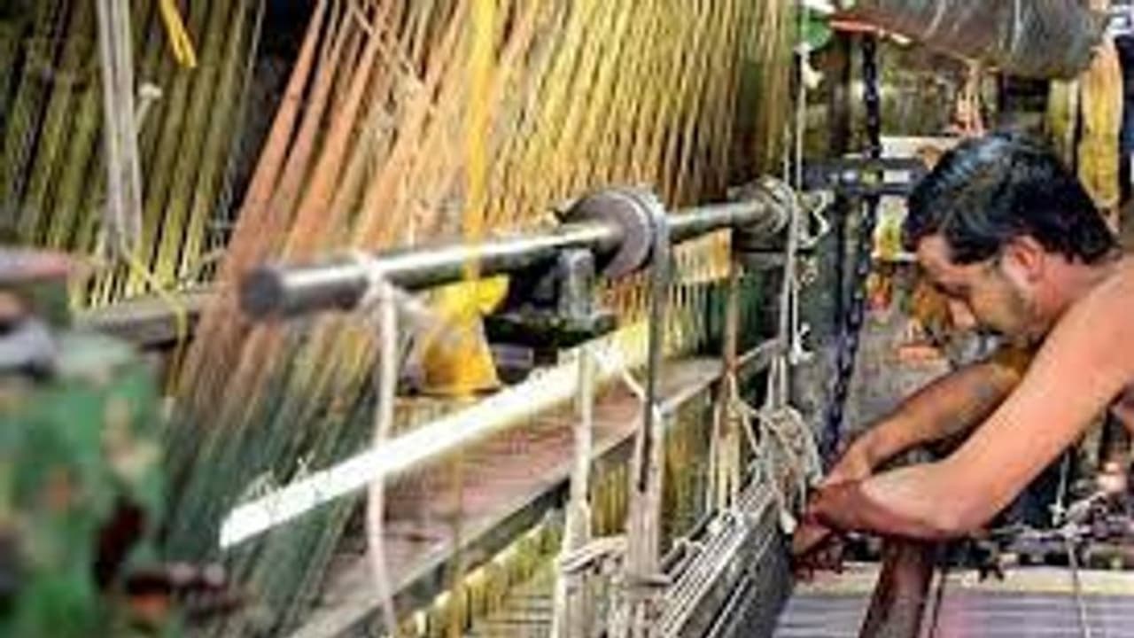 தமிழக அரசு இதை உடனே செய்யனும்.. விசைத்தறியாளர்கள் இன்று உண்ணாவிரத போராட்டம்..