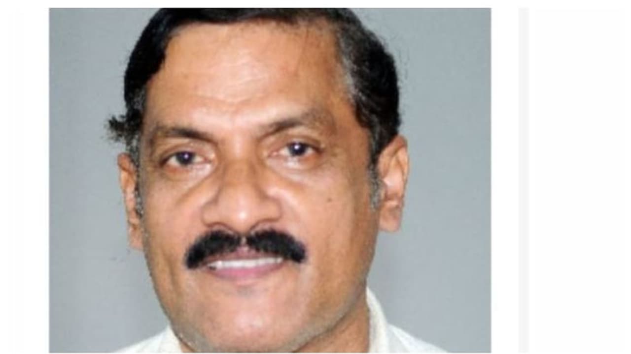 പീഡനക്കേസ്; കണ്ണൂരില് ഒളിവിലായിരുന്ന കോണ്ഗ്രസ് കൗൺസിലര് അറസ്റ്റില് പീഡനക്കേസ്; കണ്ണൂരില് ഒളിവിലായിരുന്ന കോണ്ഗ്രസ് കൗൺസിലര് അറസ്റ്റില്