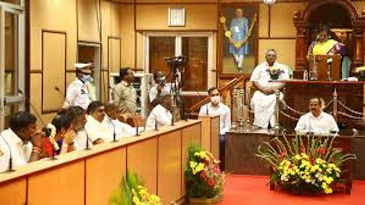 புதுச்சேரி சட்டப்பேரவை காலவரையின்றி ஒத்திவைப்பு.. பட்ஜெட்க்கு மத்திய அரசு அனுமதி அளிக்கவில்லை என தகவல்..