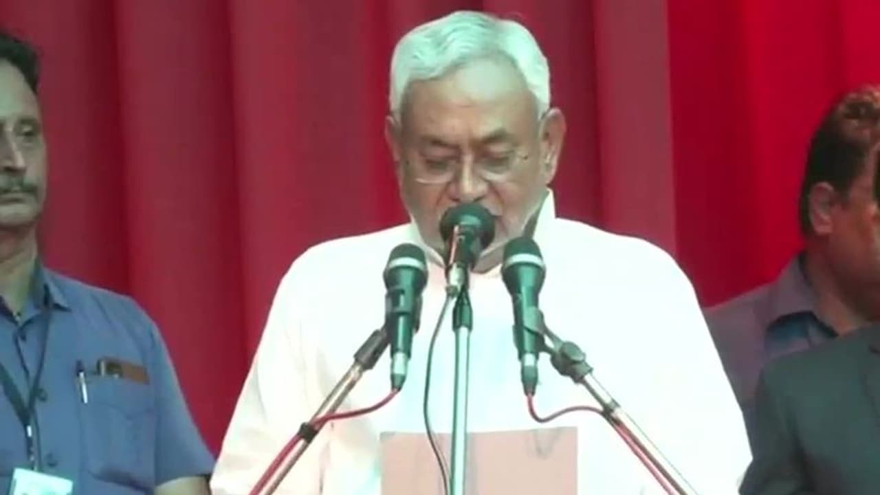 బిహార్ ముఖ్యమంత్రిగా నితీష్ కుమార్ ప్రమాణ స్వీకారం