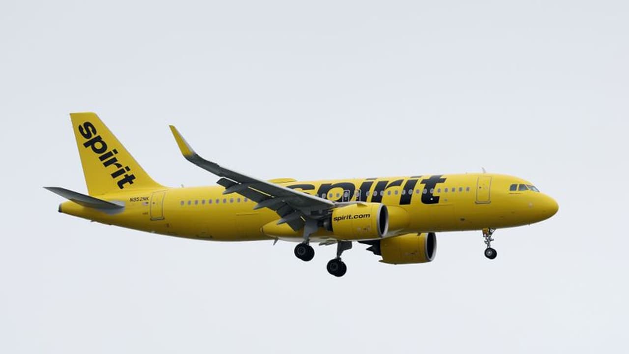 `മാന്യമായ വസ്ത്രം' ധരിക്കാതെ യാത്ര ചെയ്യാനാകില്ല, ടാറ്റുവും പ്രശ്നം; നയം പുതുക്കി സിപിരിറ്റ് എയർലൈൻസ് `മാന്യമായ വസ്ത്രം' ധരിക്കാതെ യാത്ര ചെയ്യാനാകില്ല, ടാറ്റുവും പ്രശ്നം; നയം പുതുക്കി സിപിരിറ്റ് എയർലൈൻസ്