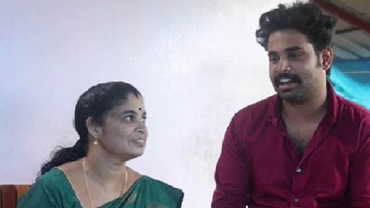 ಕೇರಳ ಲೋಕಸೇವಾ ಆಯೋಗದ ಪರೀಕ್ಷೆಯನ್ನು ಒಟ್ಟಿಗೆ ಪಾಸಾದ ತಾಯಿ ಮಗ 