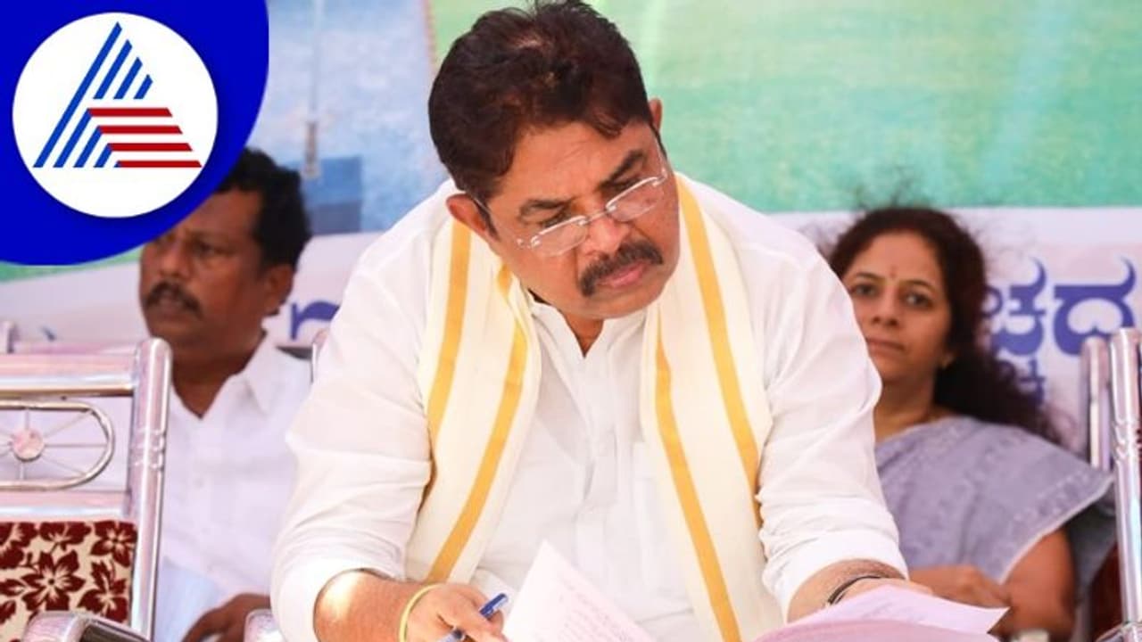 Chitradurga; ಬಗರ್ ಹುಕ್ಕುಂ ಅರ್ಜಿ ಸಲ್ಲಿಕೆ ಅವಧಿ ಒಂದು ವರ್ಷ ವಿಸ್ತರಣೆ Chitradurga; ಬಗರ್ ಹುಕ್ಕುಂ ಅರ್ಜಿ ಸಲ್ಲಿಕೆ ಅವಧಿ ಒಂದು ವರ್ಷ ವಿಸ್ತರಣೆ