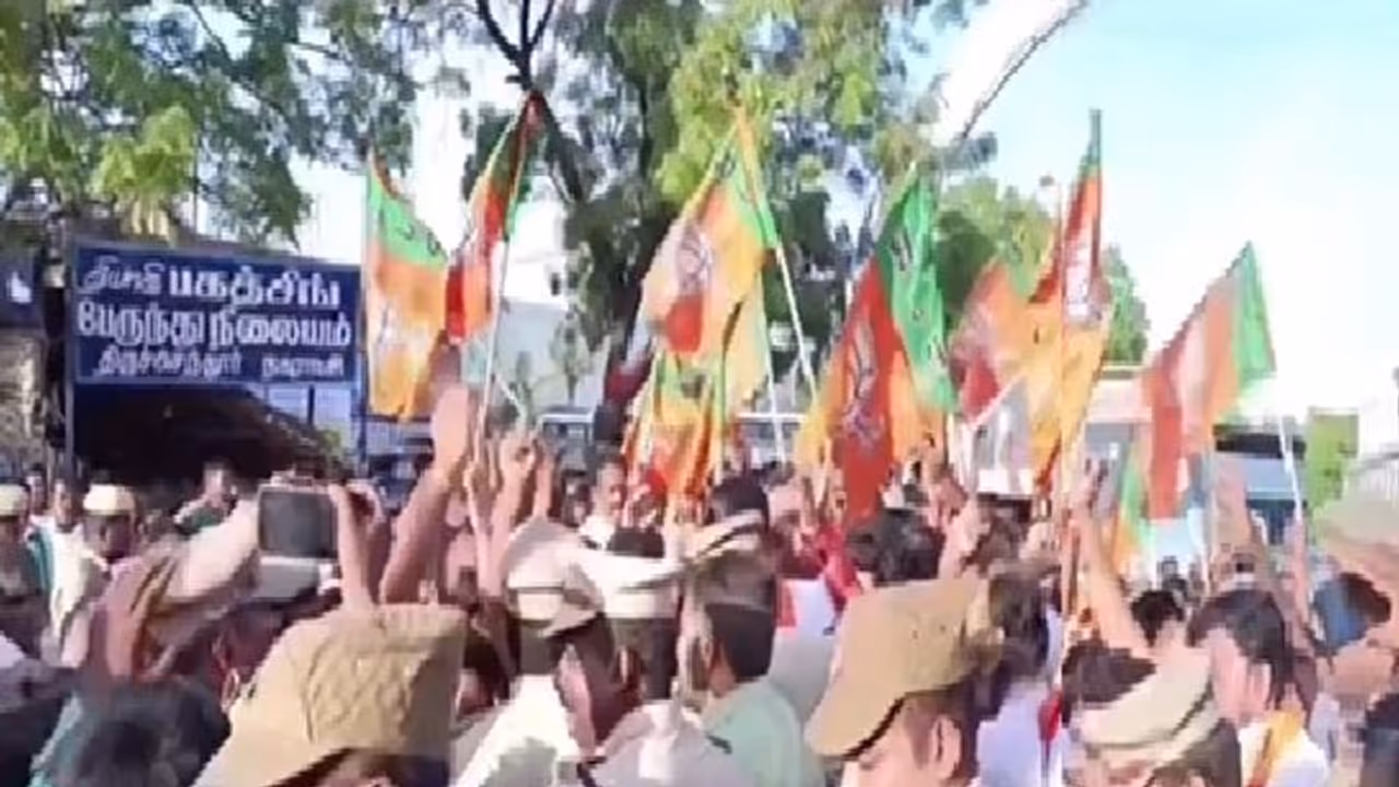 இராணுவ வீரர் குடும்பத்திற்கு ரூ.1 கோடி இழப்பீடு வேண்டும்; கிருஷ்ணகிரியில் பாஜக ஆர்பாட்டம்