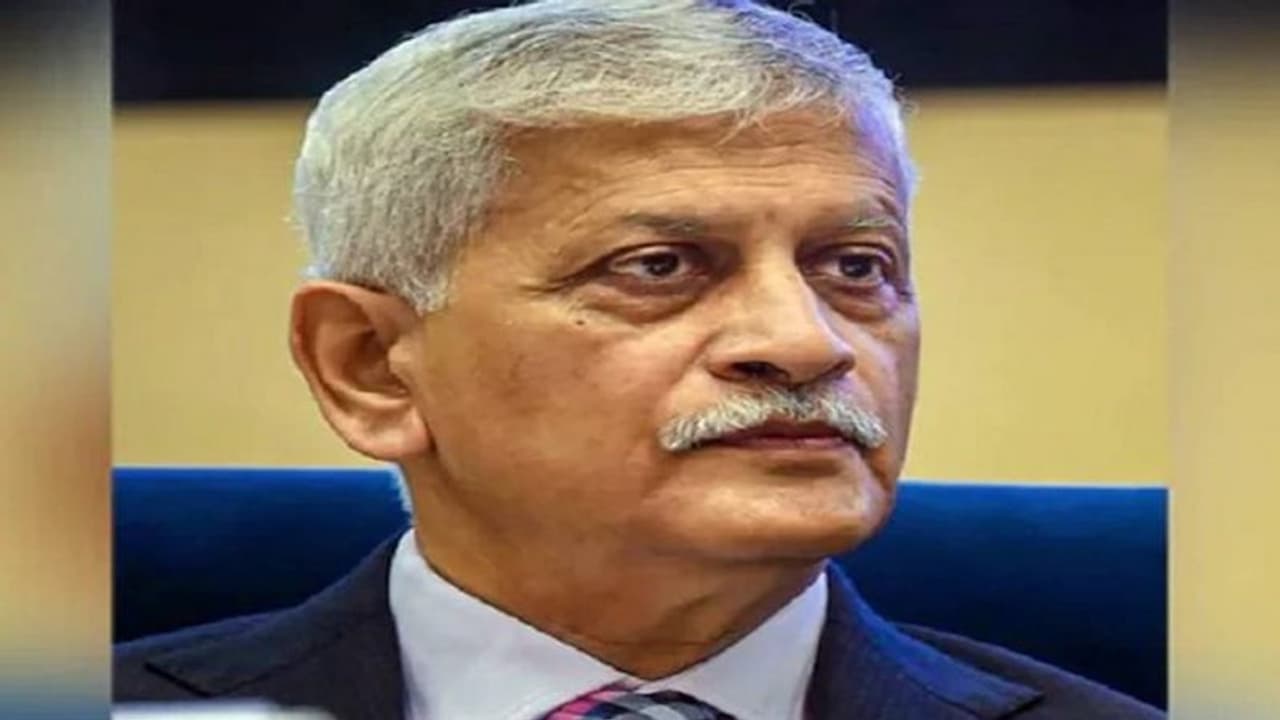 जस्टिस यू यू ललित बने 49वें सीजेआई, 27 अगस्त को लेंगे शपथ, तीन महीने का होगा कार्यकाल जस्टिस यू यू ललित बने 49वें सीजेआई, 27 अगस्त को लेंगे शपथ, तीन महीने का होगा कार्यकाल