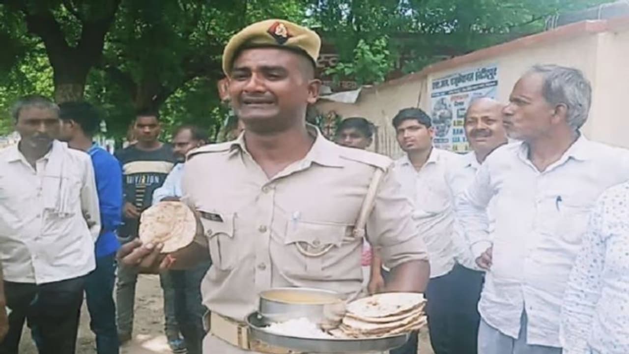 ‘நாய்கூட இந்த சாப்பாட்டை சாப்பிடாது’: தரமற்ற உணவால் உ.பி. போலீஸ் உணவுகத்தின் போலீஸ்காரர் ரகளை ‘நாய்கூட இந்த சாப்பாட்டை சாப்பிடாது’: தரமற்ற உணவால் உ.பி. போலீஸ் உணவுகத்தின் போலீஸ்காரர் ரகளை