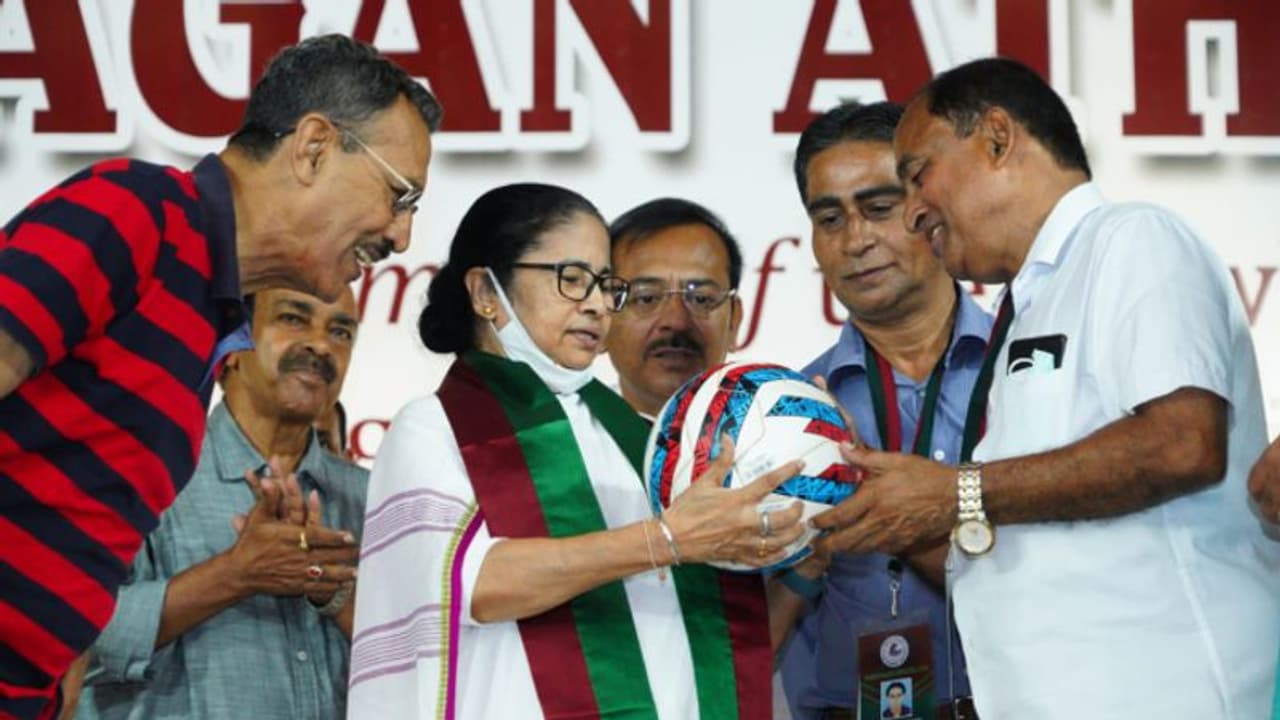 নতুন মোহনবাগান তাবুর উদ্বোধন করলনে মুখ্যমন্ত্রী, ঘোষণা করলেন ৫০ লক্ষ্যের অনুদান নতুন মোহনবাগান তাবুর উদ্বোধন করলনে মুখ্যমন্ত্রী, ঘোষণা করলেন ৫০ লক্ষ্যের অনুদান