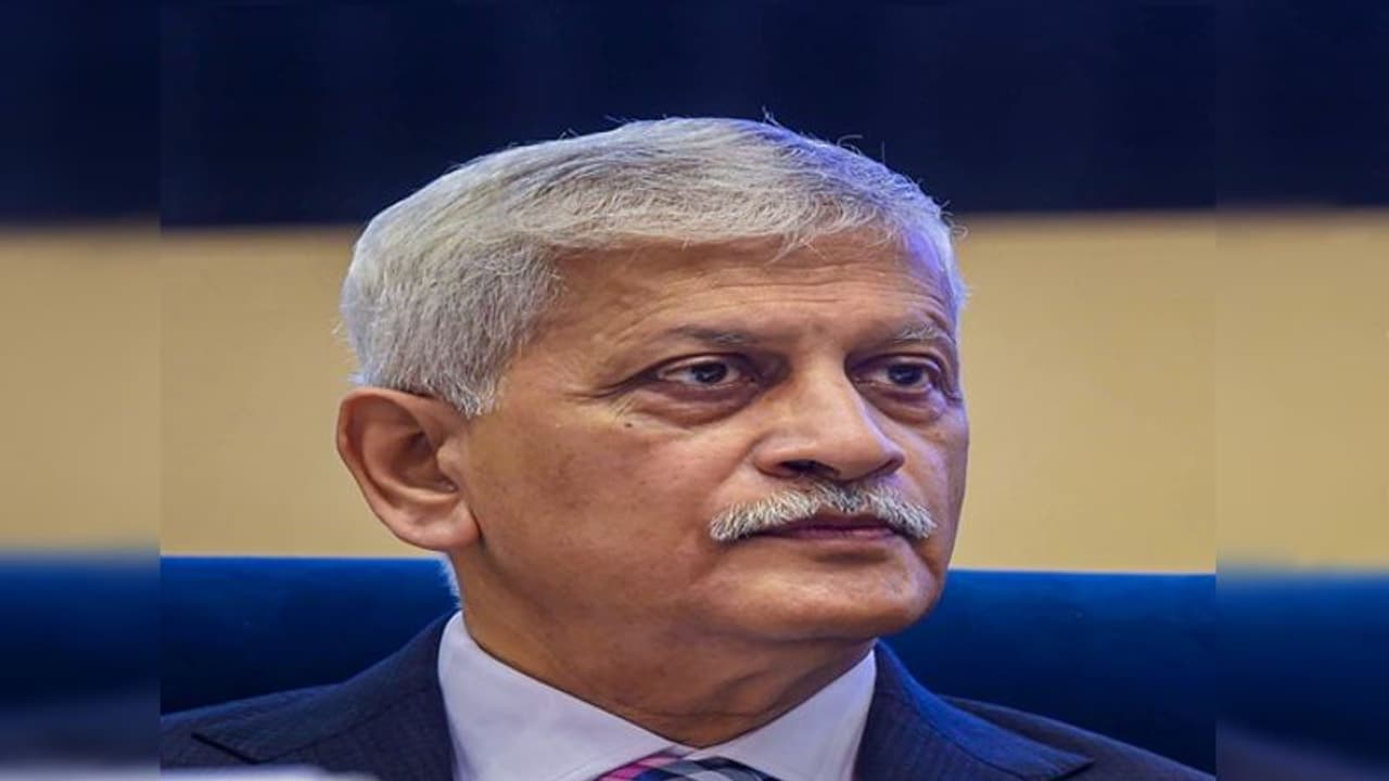 চেনেন কি দেশের ৪৯তম প্রধান বিচারপতি উদয় উমেশ ললিতকে?