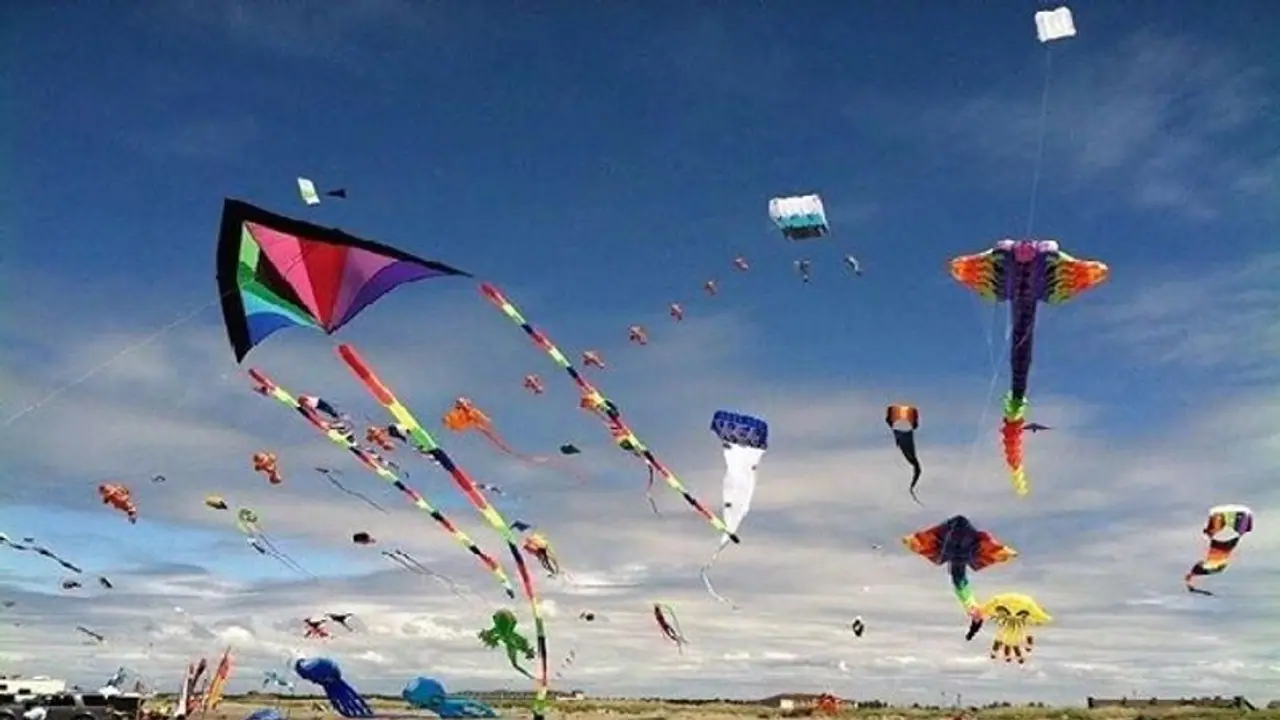 ஆக.13ல் சர்வதேச காற்றாடி திருவிழா… மீண்டும் களைகட்ட தொடங்கிய மாமல்லபுரம்!! ஆக.13ல் சர்வதேச காற்றாடி திருவிழா… மீண்டும் களைகட்ட தொடங்கிய மாமல்லபுரம்!!