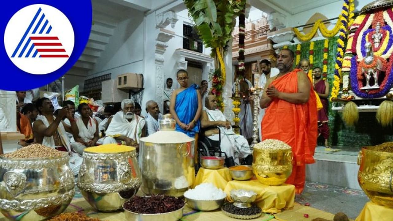 ರಾಯರ 351ನೇ ಆರಾಧನೆಗೆ ವಿದ್ಯುಕ್ತ ಚಾಲನೆ: ವಿದ್ಯುದ್ದೀಪ, ಹೂಗಳ ಅಲಂಕಾರದಿಂದ ಕಂಗೊಳಿಸುತ್ತಿದೆ ಮಂತ್ರಾಲಯ ರಾಯರ 351ನೇ ಆರಾಧನೆಗೆ ವಿದ್ಯುಕ್ತ ಚಾಲನೆ: ವಿದ್ಯುದ್ದೀಪ, ಹೂಗಳ ಅಲಂಕಾರದಿಂದ ಕಂಗೊಳಿಸುತ್ತಿದೆ ಮಂತ್ರಾಲಯ