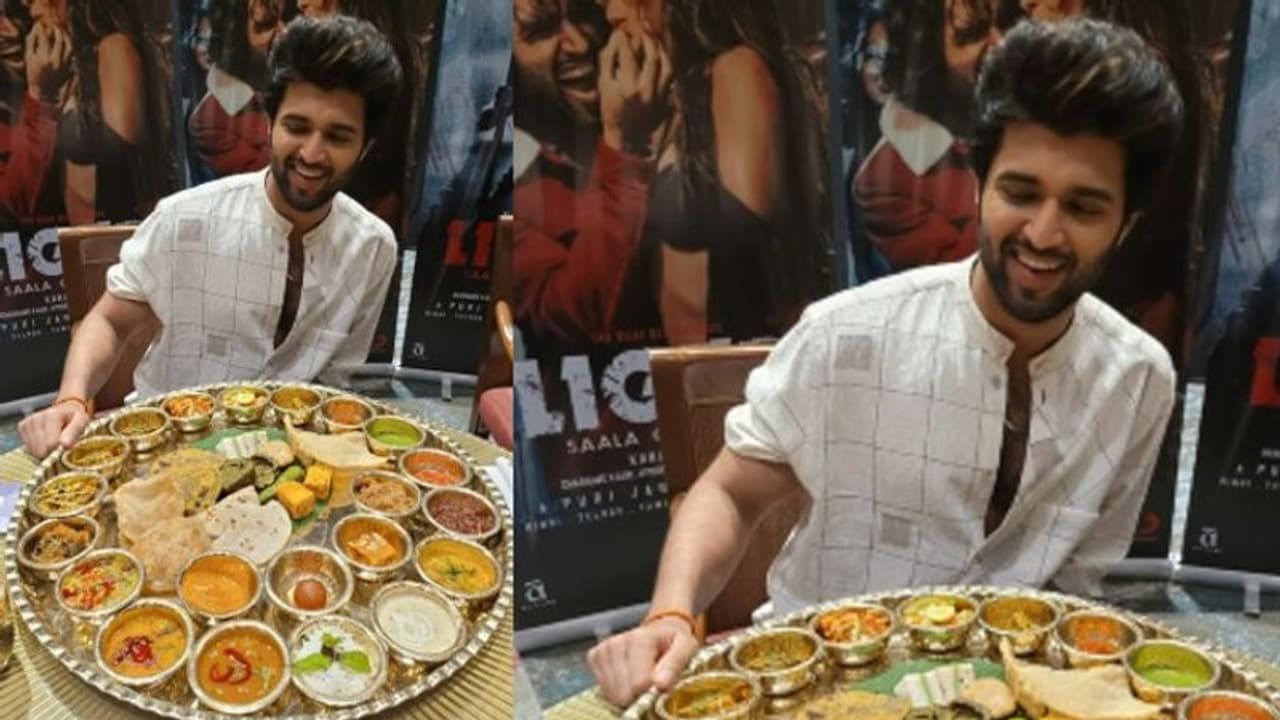 గుజ‌రాతీ థాలిని ఎంజాయ్ చేస్తోన్న విజ‌య్ దేవ‌ర‌కొండ‌, లైగర్ ప్రమోషన్స్ లో రౌడీ హీరో బిజీ బిజి