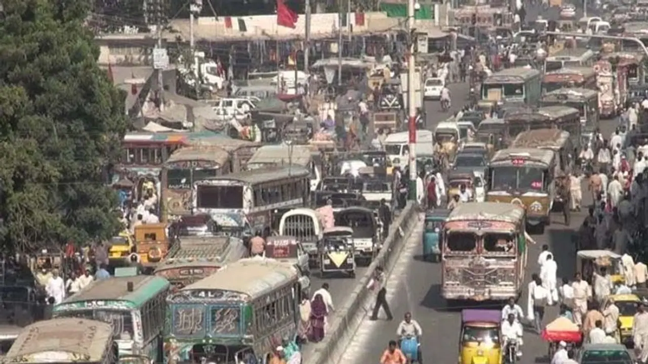 चोरी ड्रग्स, अराजकता, गरीबी ने कराची को फिर बनाया दुनिया का सबसे खराब शहर, रहने लायक नहीं बचा चोरी ड्रग्स, अराजकता, गरीबी ने कराची को फिर बनाया दुनिया का सबसे खराब शहर, रहने लायक नहीं बचा