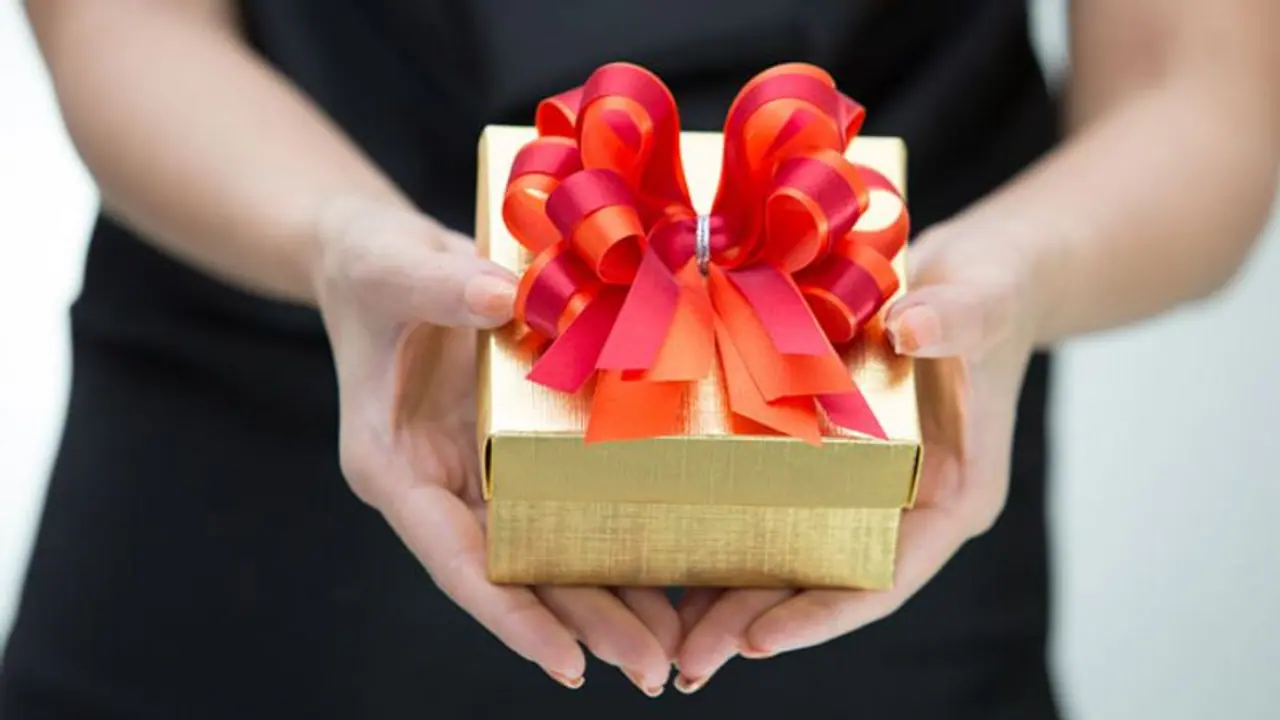 Astrology Tips : ರಾಶಿಗೆ ತಕ್ಕಂತೆ ಗಿಫ್ಟ್ ನೀಡಿದ್ರೆ ಹೆಚ್ಚಾಗುತ್ತೆ ಪ್ರೀತಿ