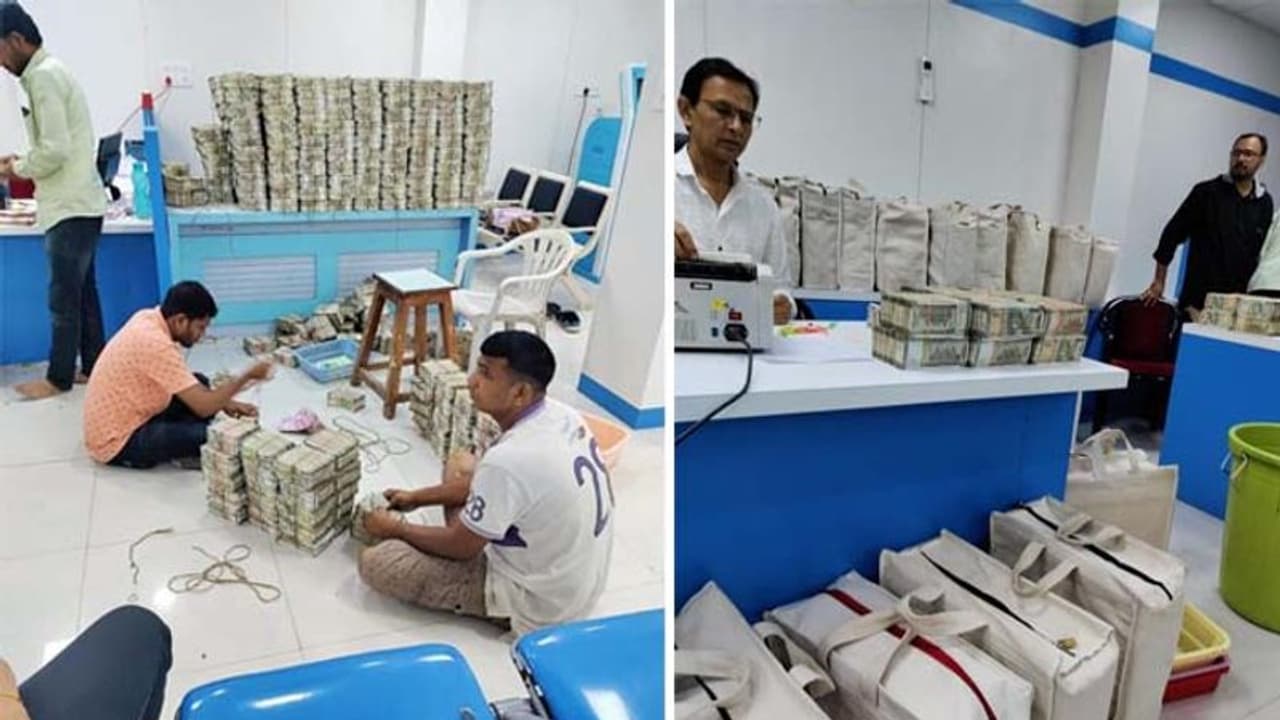 महाराष्ट्र के व्यापारियों ने तोड़ा अर्पिता मुखर्जी का रिकॉर्ड, IT छापे में मिला 58 करोड़ कैश 32 KG गोल्ड