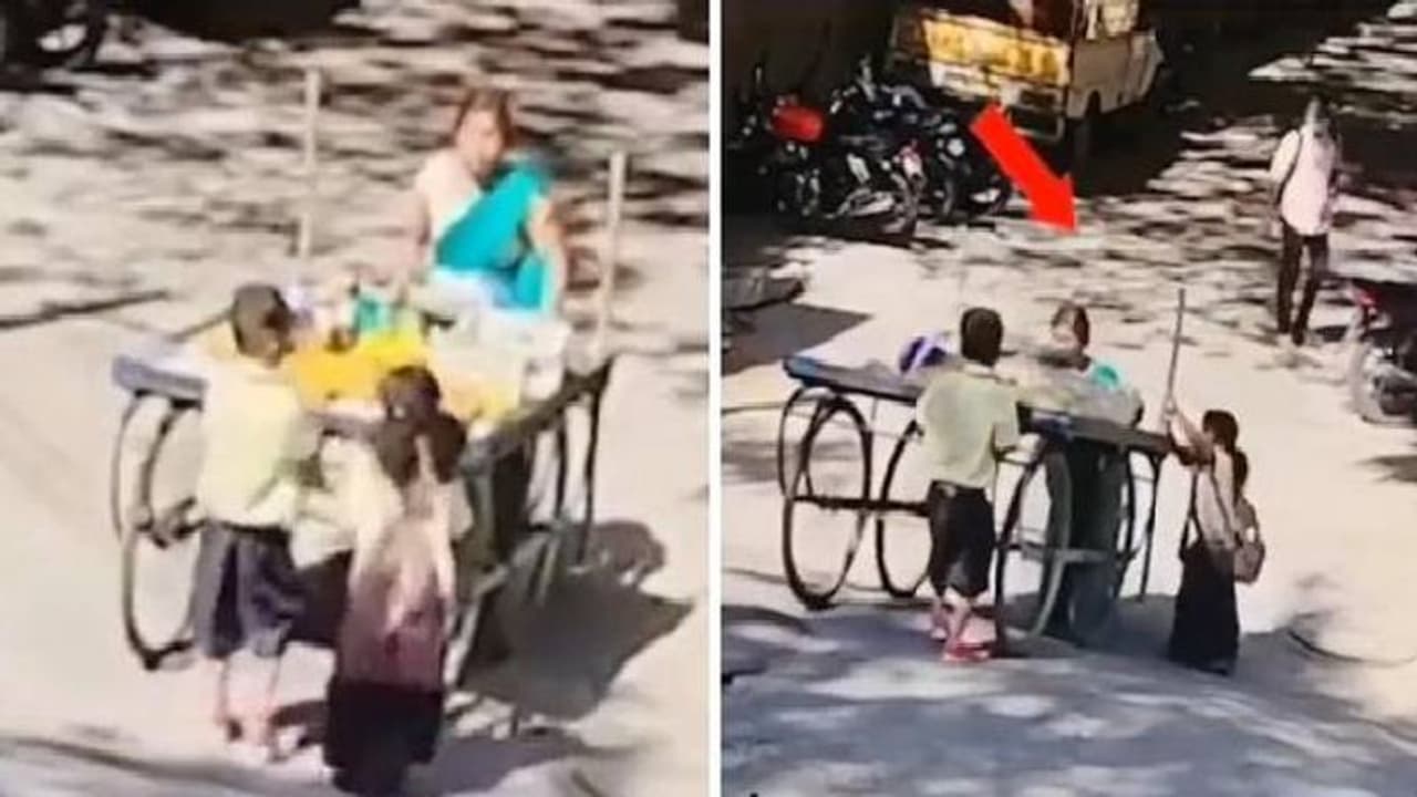 എല്ലാവരും വെറുതെ നോക്കി കടന്നുപോയി, പച്ചക്കറിവണ്ടി തള്ളാൻ സ്ത്രീയെ സഹായിച്ച് കുട്ടികൾ