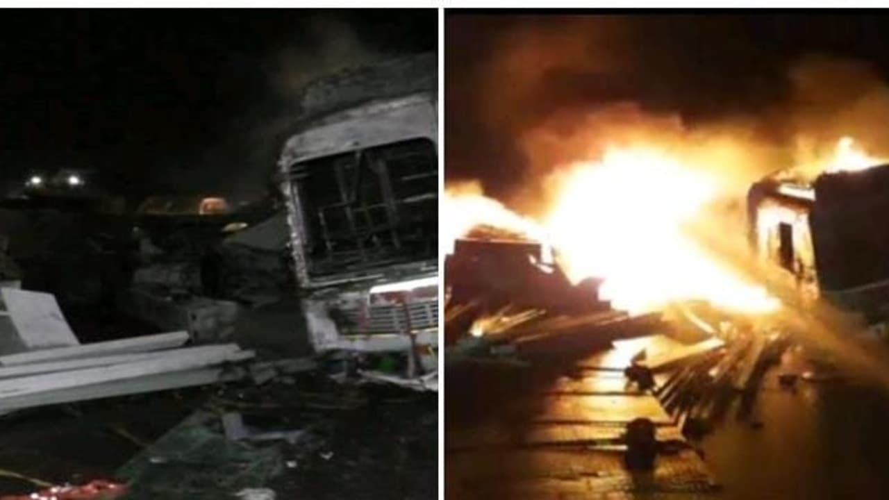 இரண்டு லாரிகள் நேருக்கு நேர் மோதியதில் பயங்கர தீ விபத்து.!சம்பவ இடத்திலேயே துடி,துடித்து உடல் கருகி 2 பேர் பலி இரண்டு லாரிகள் நேருக்கு நேர் மோதியதில் பயங்கர தீ விபத்து.!சம்பவ இடத்திலேயே துடி,துடித்து உடல் கருகி 2 பேர் பலி