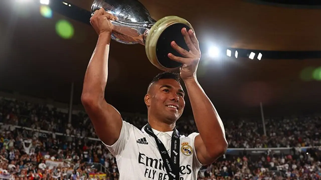 ആരാധകരുടെ കാസിം ഭായ് റയല് വിടുമോ? കാസിമിറോയ്ക്കായി കരുക്കള് നീക്കി മാഞ്ചസ്റ്റര് യുണൈറ്റഡ്; വിലയിട്ടു ആരാധകരുടെ കാസിം ഭായ് റയല് വിടുമോ? കാസിമിറോയ്ക്കായി കരുക്കള് നീക്കി മാഞ്ചസ്റ്റര് യുണൈറ്റഡ്; വിലയിട്ടു