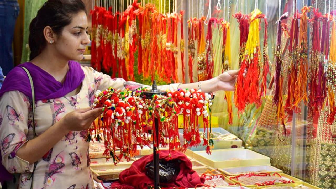 Raksha Bandhan 2022 Date, Shubhmuhurat: ये हैं रक्षाबंधन से जुड़ी 4 बातें, जो सभी के लिए जानना जरूरी है Raksha Bandhan 2022 Date, Shubhmuhurat: ये हैं रक्षाबंधन से जुड़ी 4 बातें, जो सभी के लिए जानना जरूरी है