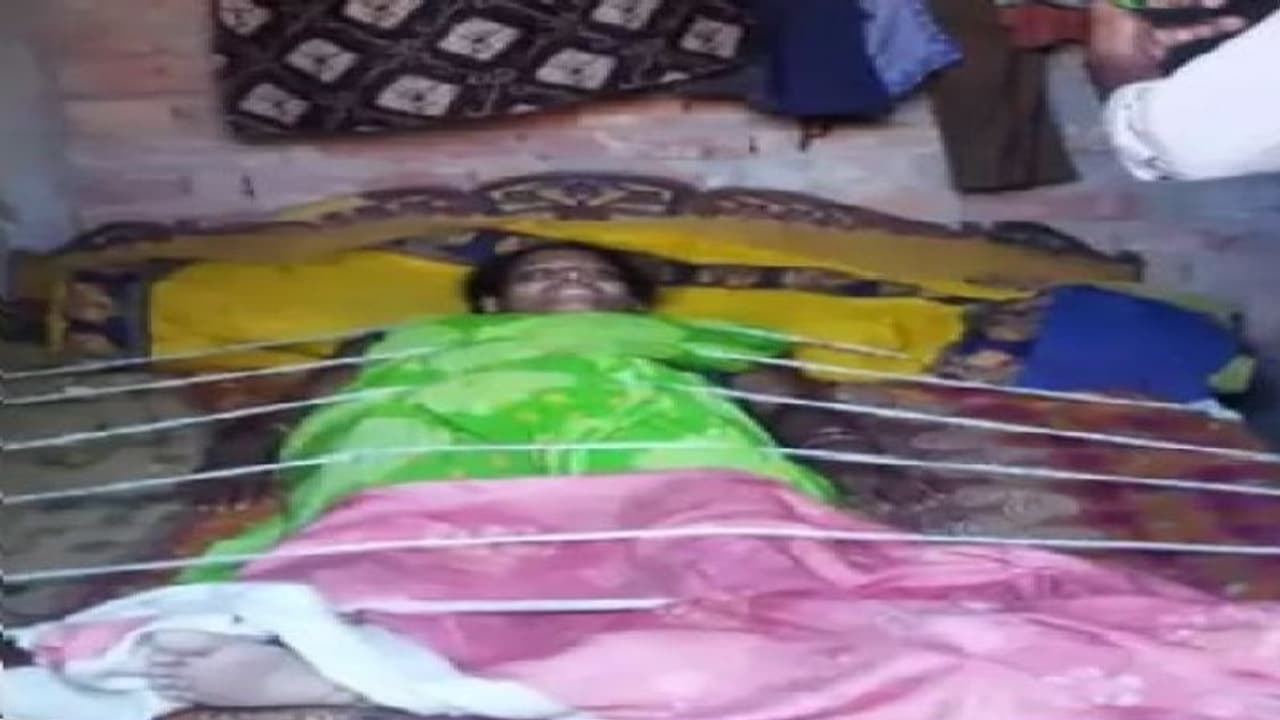 रायबरेली में महिला को असलहा दिखा बंधक बनाकर की लूटपाट, पीड़िता ने पुलिस पर लगाए गंभीर आरोप रायबरेली में महिला को असलहा दिखा बंधक बनाकर की लूटपाट, पीड़िता ने पुलिस पर लगाए गंभीर आरोप