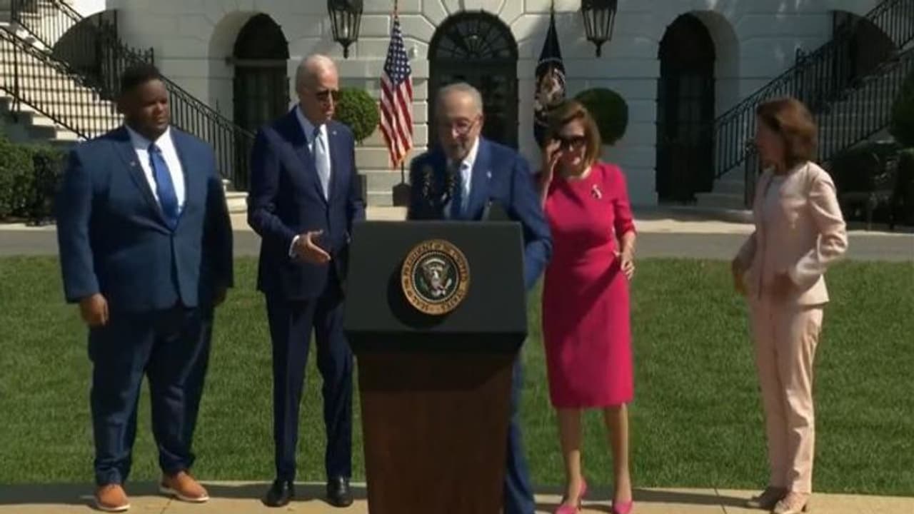 Viral Video: बिडेन ने इस साल दूसरी बार की अजीब हरकत, यूजर्स बोले हे भगवान ये हमारा राष्ट्रपति है! 