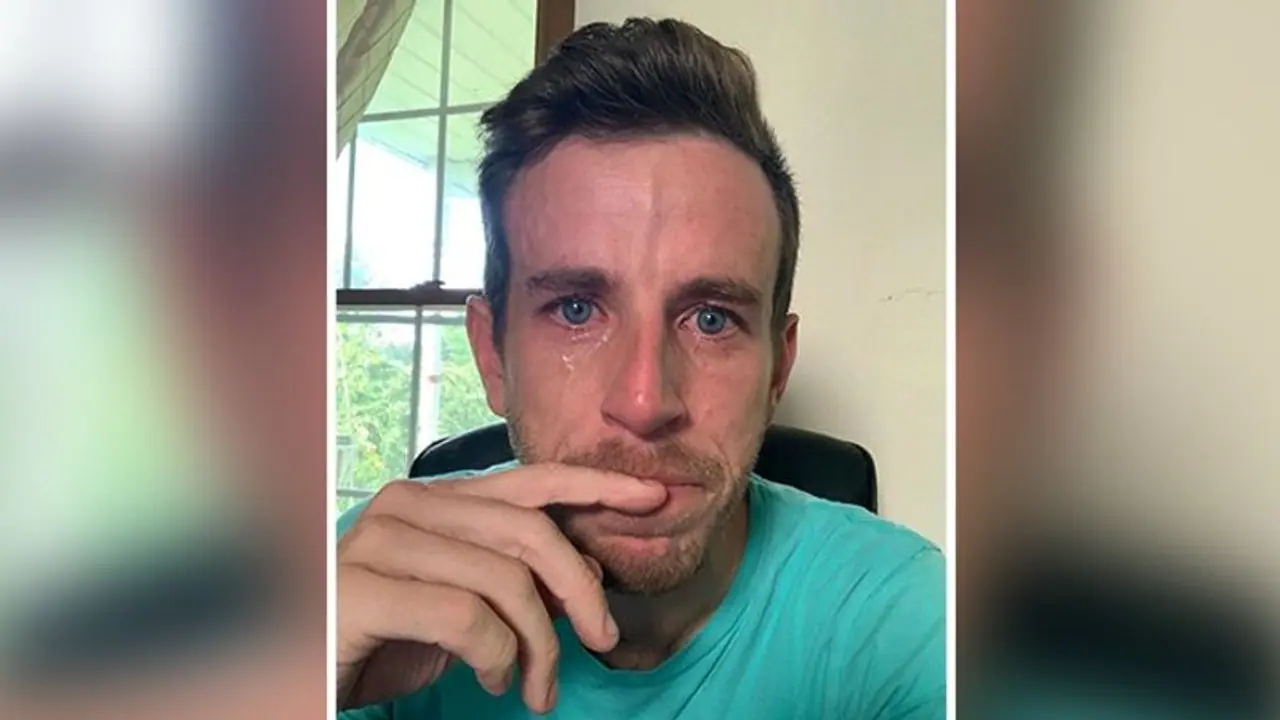 LinkedIn: layoff: ஊழியர்களுக்காக கண்ணீர்விட்டு கதறிய நிறுவன சிஇஓ: என்ன காரணம்? LinkedIn ல் வைரலாகும் செல்பி LinkedIn: layoff: ஊழியர்களுக்காக கண்ணீர்விட்டு கதறிய நிறுவன சிஇஓ: என்ன காரணம்? LinkedIn ல் வைரலாகும் செல்பி