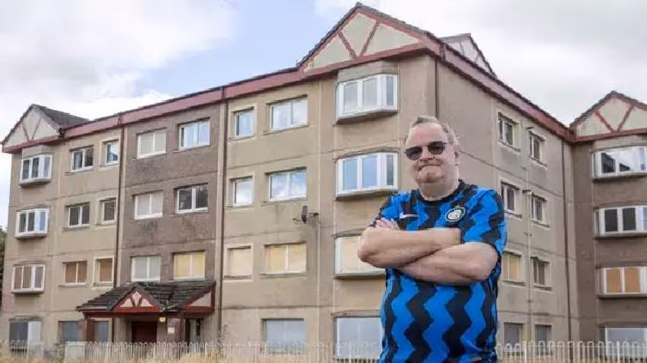 128 ഫ്ലാറ്റുകൾ, പ്രദേശത്ത് ഒരേയൊരു താമസക്കാരൻ, 'ബ്രിട്ടനിലെ ഏറ്റവും ഏകാന്തമായ തെരുവ്' 128 ഫ്ലാറ്റുകൾ, പ്രദേശത്ത് ഒരേയൊരു താമസക്കാരൻ, 'ബ്രിട്ടനിലെ ഏറ്റവും ഏകാന്തമായ തെരുവ്'