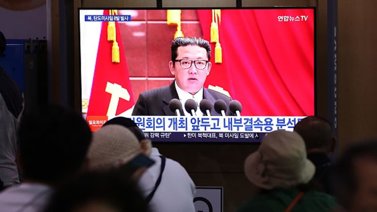 సౌత్ కొరియన్ మూవీస్ చూసినందుకు ఇద్దరు మైనర్లను చంపేసిన నార్త్ కొరియా సౌత్ కొరియన్ మూవీస్ చూసినందుకు ఇద్దరు మైనర్లను చంపేసిన నార్త్ కొరియా