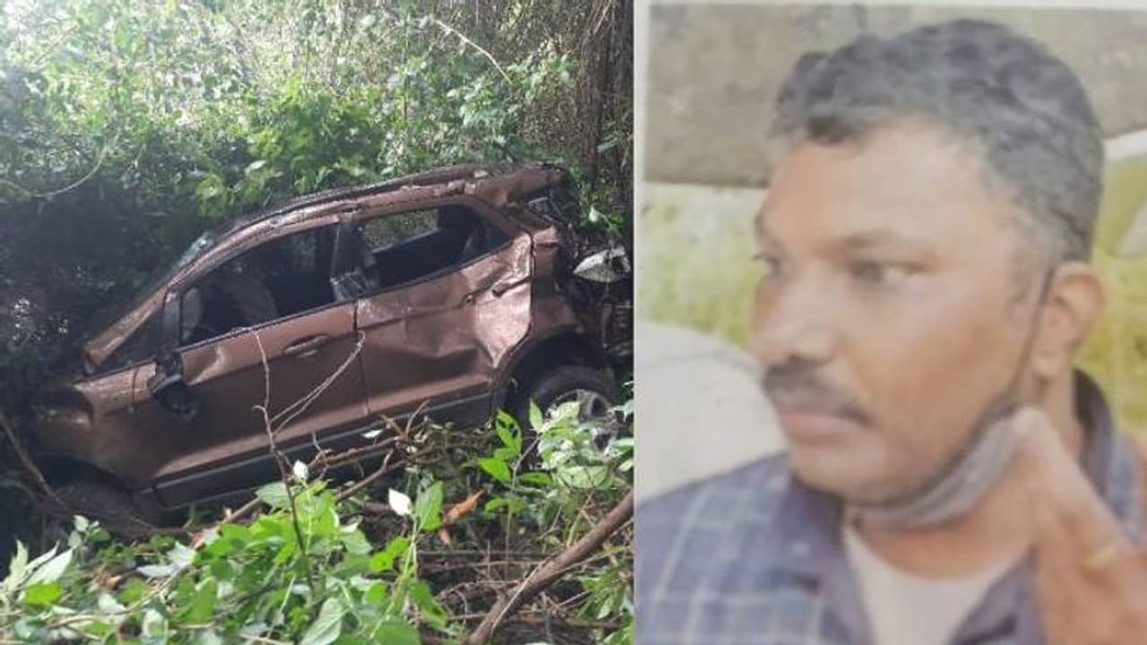 ഇടുക്കിയിൽ വാഹനം 500 അടി താഴ്ചയിൽ കൊക്കയിലേക്ക് പതിച്ചു, തകര്ന്ന് തരിപ്പണമായി കാര് ഇടുക്കിയിൽ വാഹനം 500 അടി താഴ്ചയിൽ കൊക്കയിലേക്ക് പതിച്ചു, തകര്ന്ന് തരിപ്പണമായി കാര്