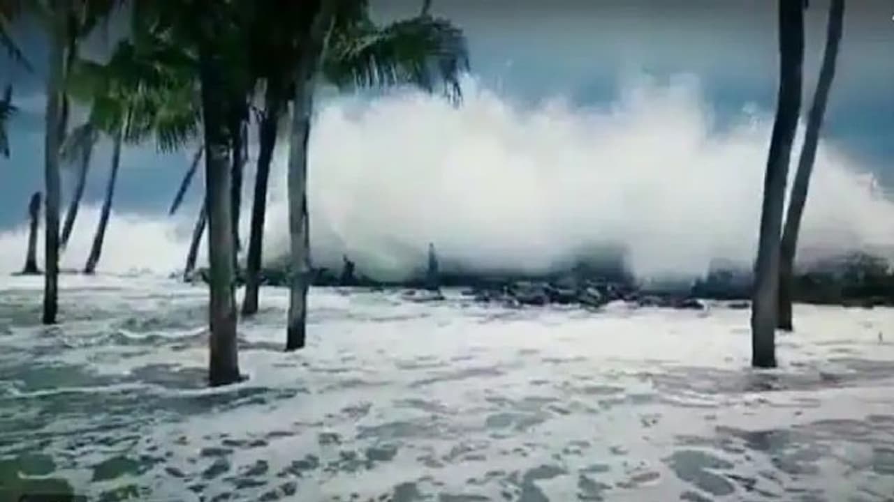 দু’তিন দিনের মধ্যেই ফের বদলাবে আবহাওয়া, বৃষ্টি থামার লক্ষণ নেই দক্ষিণবঙ্গে? দু’তিন দিনের মধ্যেই ফের বদলাবে আবহাওয়া, বৃষ্টি থামার লক্ষণ নেই দক্ষিণবঙ্গে?