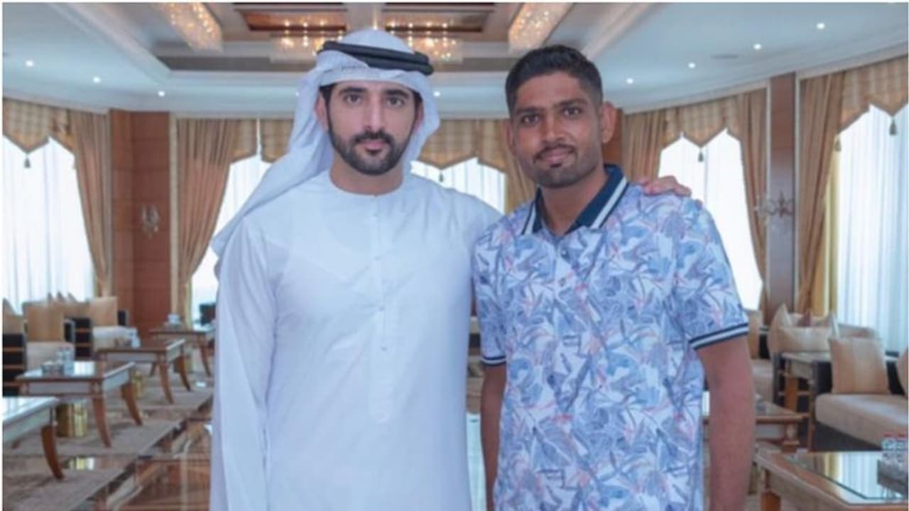 വാക്കുപാലിച്ച് ചേര്ത്തുനിര്ത്തി ശൈഖ് ഹംദാന്; 'വൈറല് ഡെലിവറി ബോയി'യെ കണ്ടു വാക്കുപാലിച്ച് ചേര്ത്തുനിര്ത്തി ശൈഖ് ഹംദാന്; 'വൈറല് ഡെലിവറി ബോയി'യെ കണ്ടു