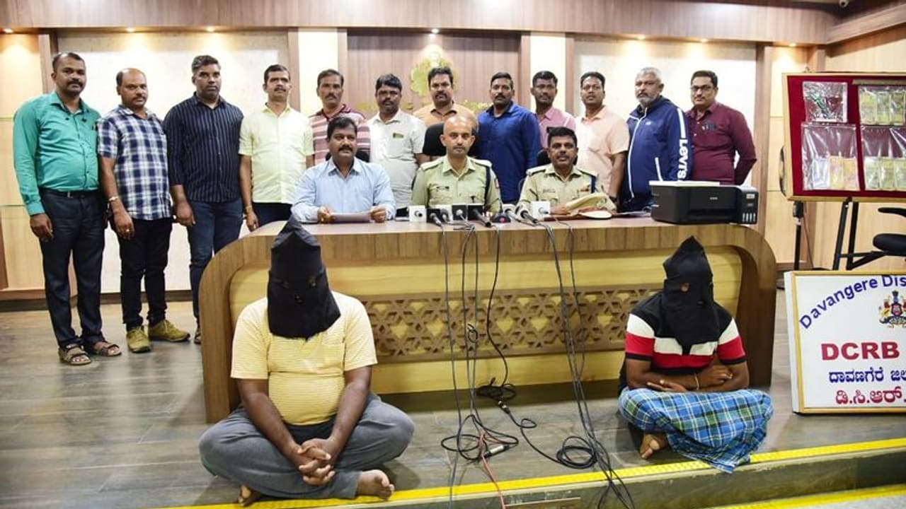 Davanagere ದೊಡ್ಡ ಖೋಟಾ ನೋಟು ಜಾಲವನ್ನು ಭೇದಿಸಿದ ಪೊಲೀಸ್ರು Davanagere ದೊಡ್ಡ ಖೋಟಾ ನೋಟು ಜಾಲವನ್ನು ಭೇದಿಸಿದ ಪೊಲೀಸ್ರು