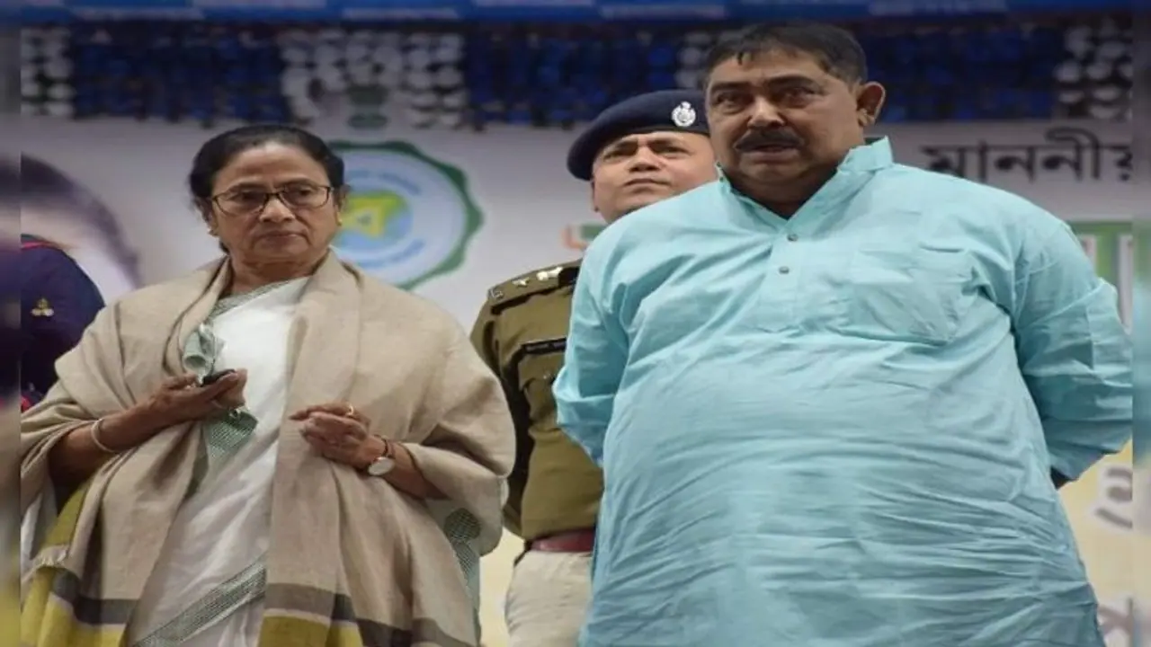 হাড় হিম করা সন্ত্রাসের 'দৈত্য' অনুব্রত মণ্ডল, আজ ধূলোয় লুণ্ঠিত নেতার গুণ্ডামি হাড় হিম করা সন্ত্রাসের 'দৈত্য' অনুব্রত মণ্ডল, আজ ধূলোয় লুণ্ঠিত নেতার গুণ্ডামি