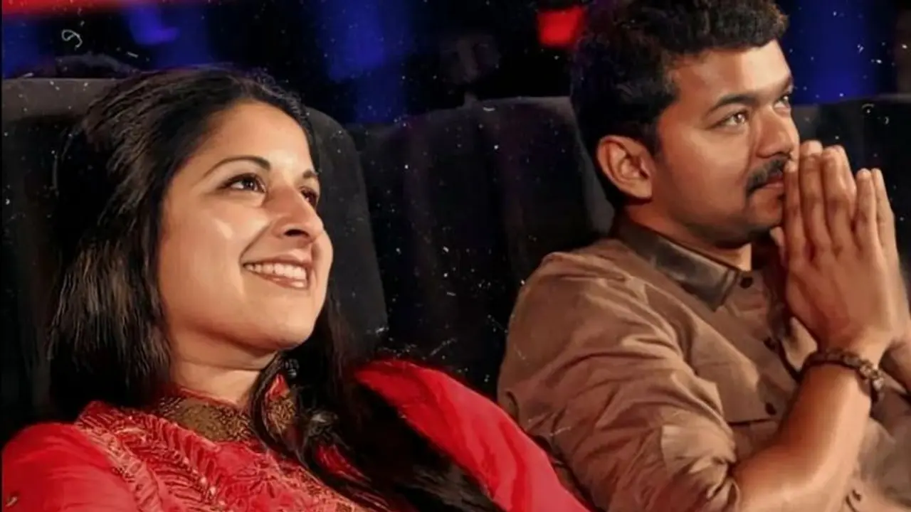 இயக்குனர் ஷங்கரின் குடும்பத்தினரோடு ‘விருமன்’ பர்ஸ்ட் ஷோ பார்க்க வந்த நடிகர் விஜய்யின் மனைவி சங்கீதா